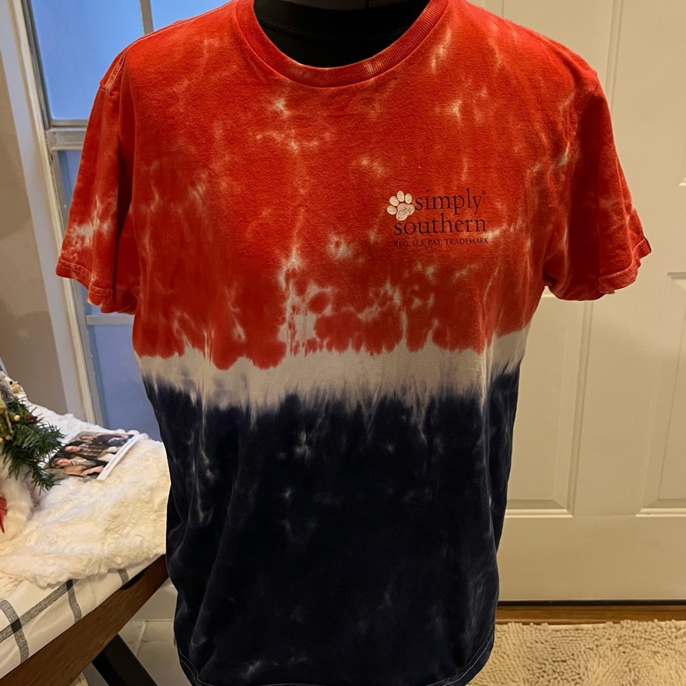 Simply Southern T-shirt “Red paws blue” size M
